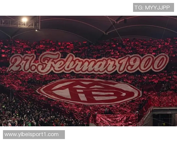 震撼场面拜仁球迷赛前展示TIFO并燃放烟花点燃全场气氛