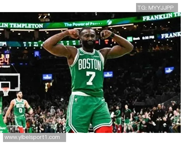 杰伦布朗首节火力全开独得16分但球队仍落后11分苦苦追赶