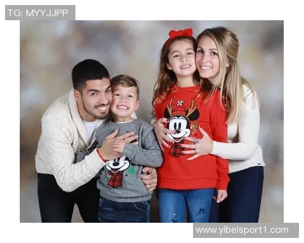 苏亚雷斯社交媒体分享全家福庆祝妻子生日表达骄傲与爱意